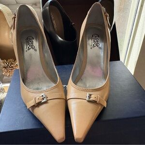 Carlos Santana Tan Heels with Buckle Detail